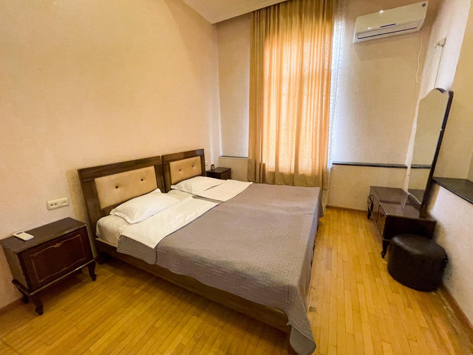 Hostel Kutaisi By Kote Buitenkant foto